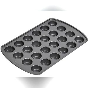 Wilson mini tart/cupcake pan. Like new.